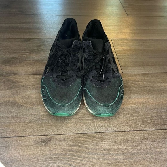 Athletic_Shoes